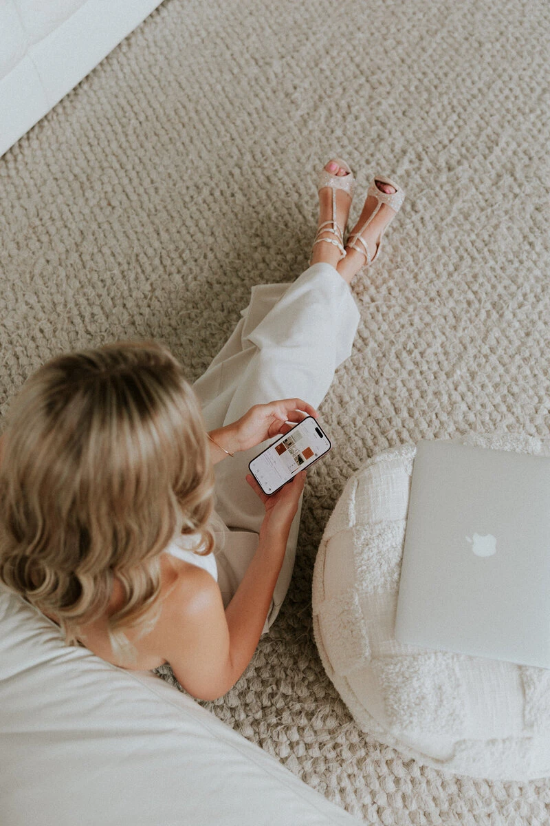 ellie with phone ellie with phone